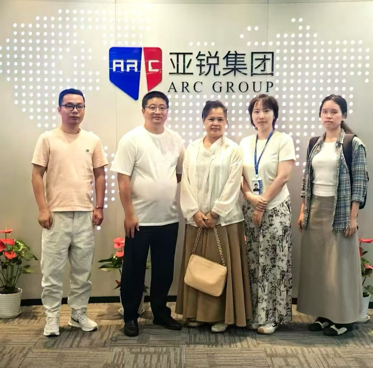 意驰一行近日参观亚锐集团